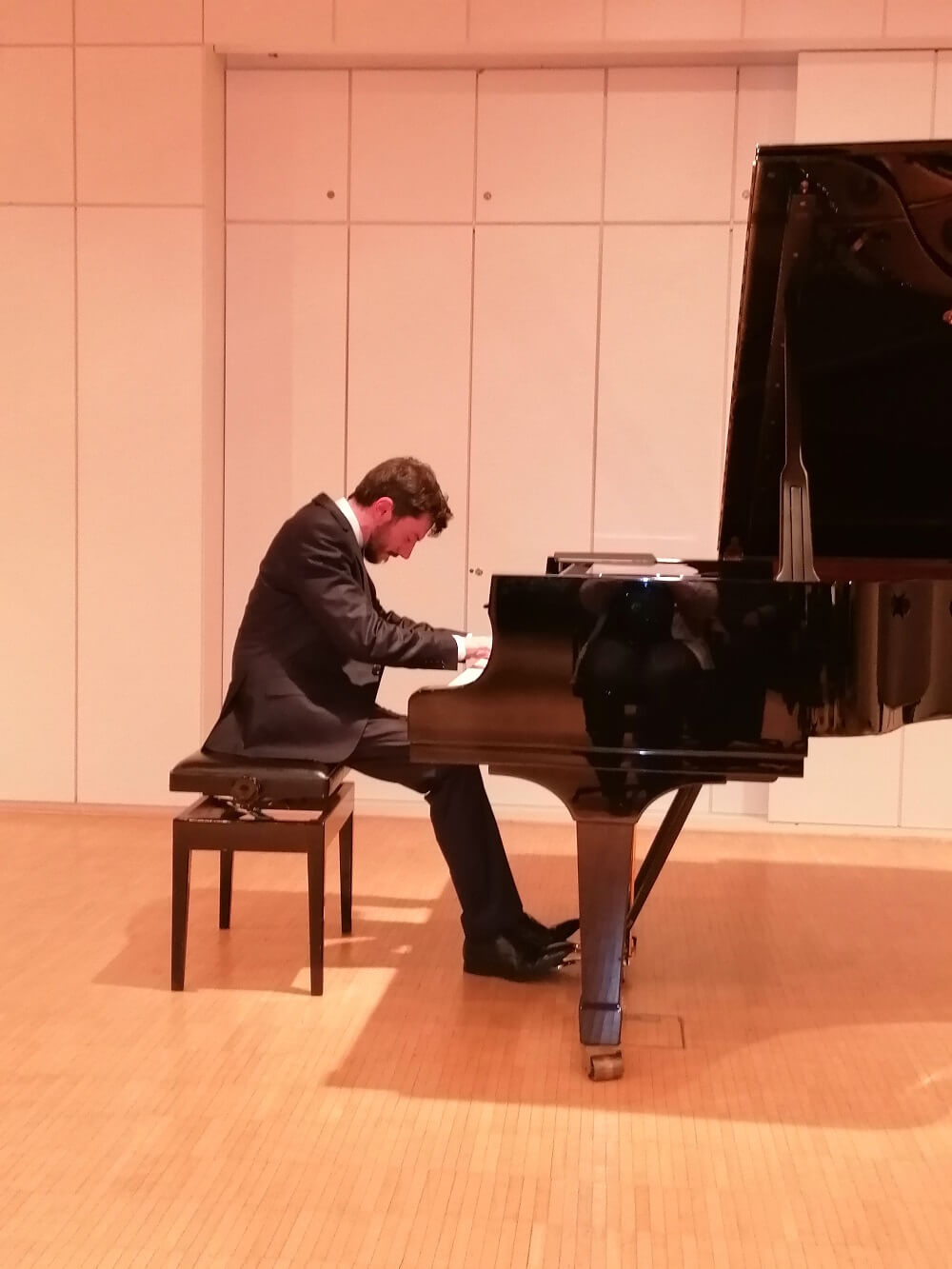 Pianist Philipp Scheucher am Klavier