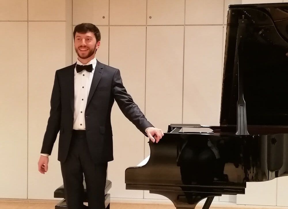 Pianist Philipp Scheucher am Klavier